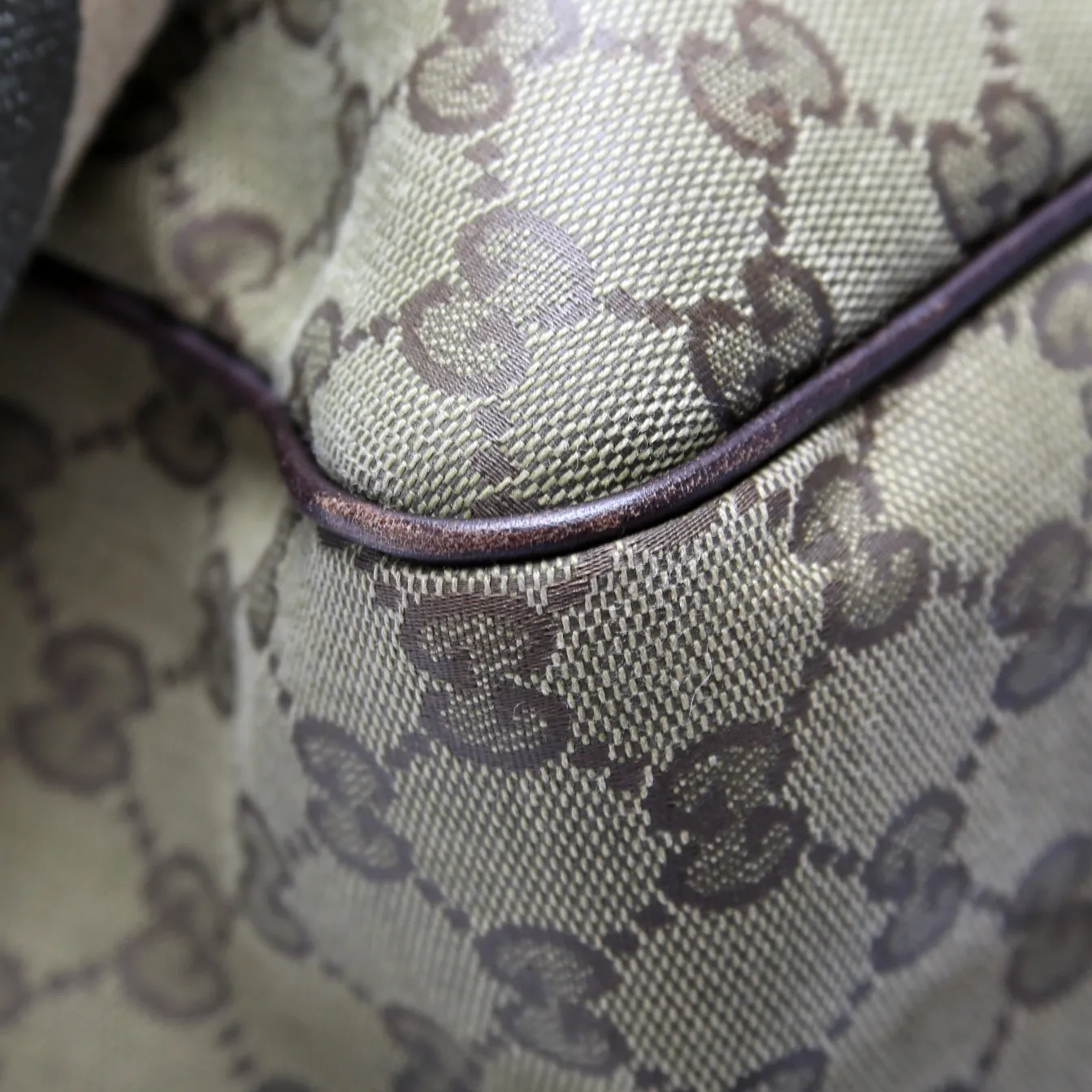 233052 GG Coated Canvas Medium Messenger Flap Bag