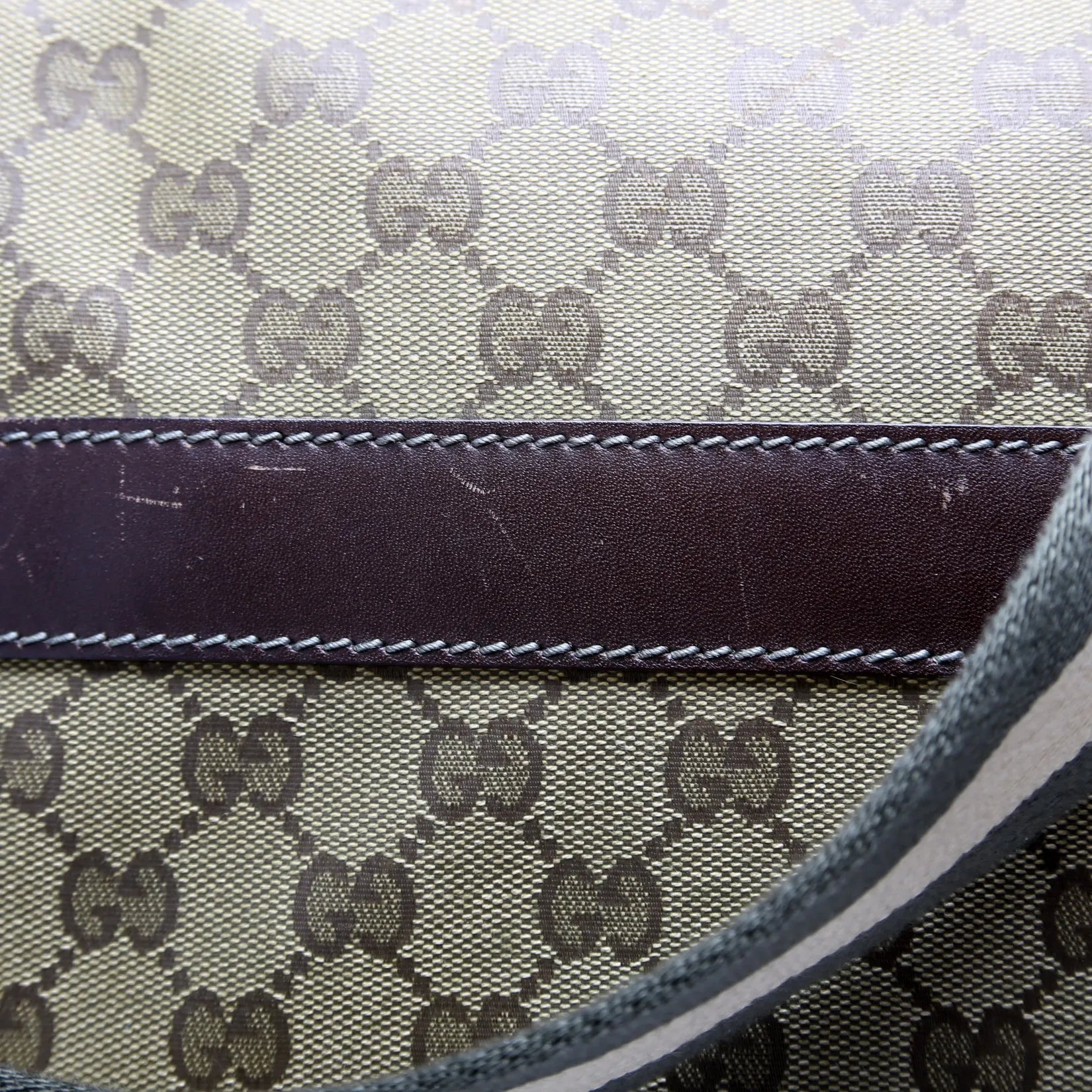 233052 GG Coated Canvas Medium Messenger Flap Bag