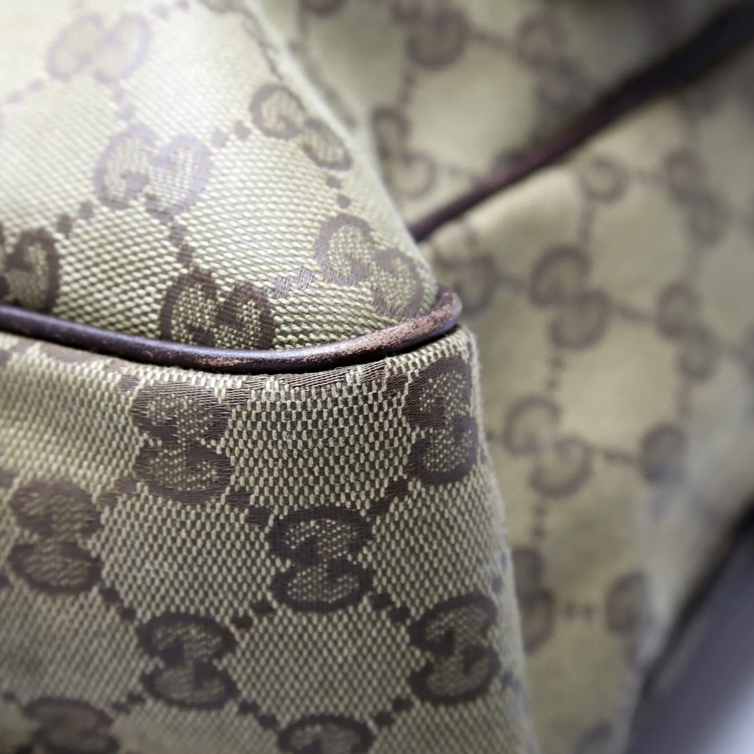 233052 GG Coated Canvas Medium Messenger Flap Bag